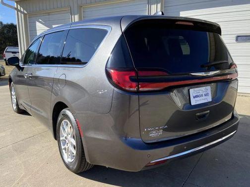 2023 Chrysler Pacifica Touring-L