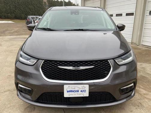 2023 Chrysler Pacifica Touring-L