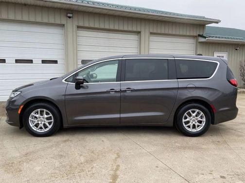 2023 Chrysler Pacifica Touring-L
