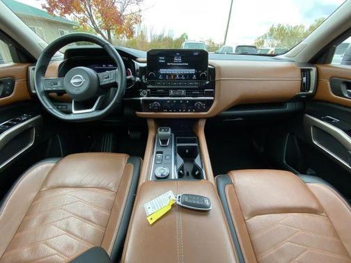 2023 Nissan Pathfinder Platinum