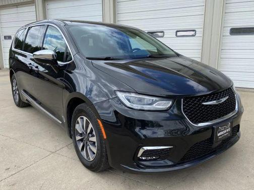 Black 2023 Chrysler Pacifica Hybrid Limited