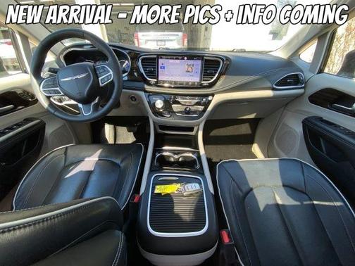 Black 2023 Chrysler Pacifica Hybrid Limited