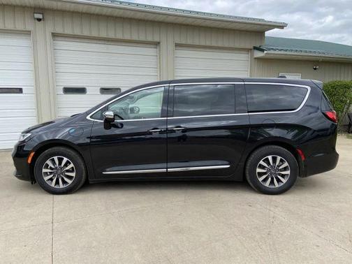 Black 2023 Chrysler Pacifica Hybrid Limited
