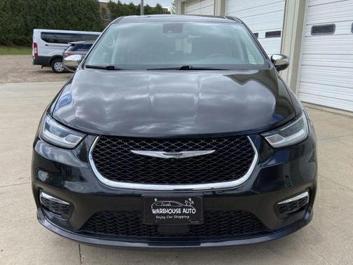 Black 2023 Chrysler Pacifica Hybrid Limited