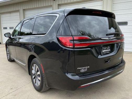 Black 2023 Chrysler Pacifica Hybrid Limited