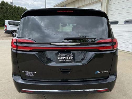 Black 2023 Chrysler Pacifica Hybrid Limited