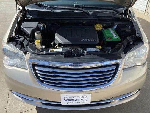 2016 Chrysler Town & Country Touring