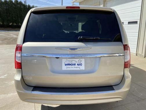 2016 Chrysler Town & Country Touring