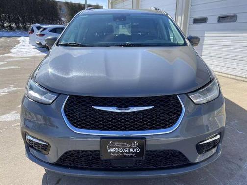 2022 Chrysler Pacifica Touring-L