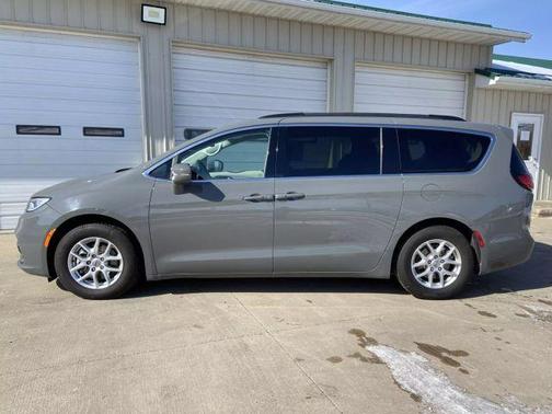2022 Chrysler Pacifica Touring-L