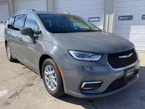 2022 Chrysler Pacifica Touring-L