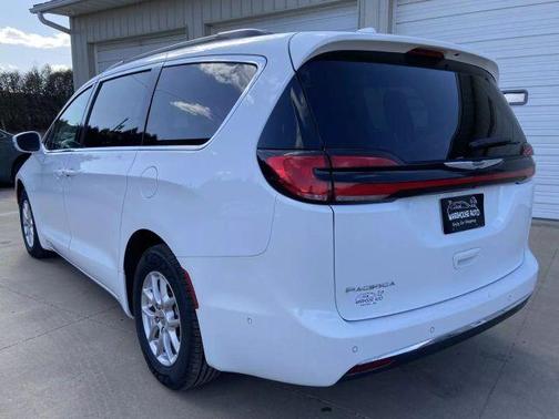 2022 Chrysler Pacifica Touring-L
