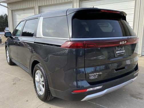 2024 Kia Carnival LX