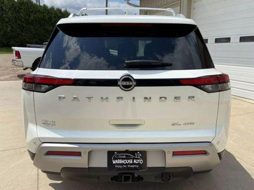2023 Nissan Pathfinder SL