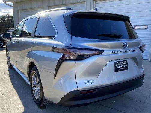 2023 Toyota Sienna XLE