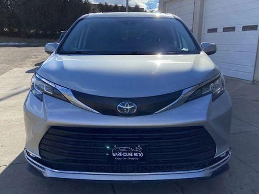 2023 Toyota Sienna XLE
