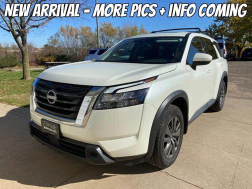 2023 Nissan Pathfinder SV