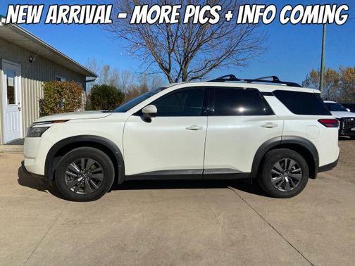 2023 Nissan Pathfinder SV