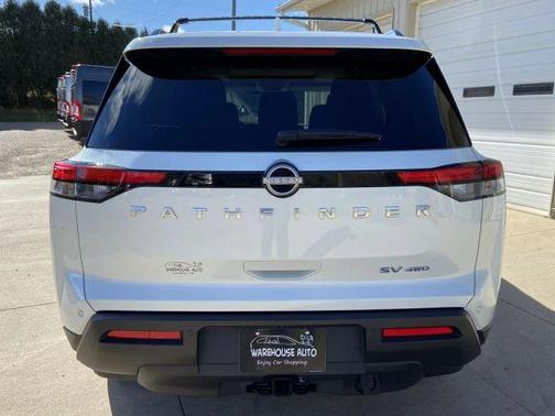 2023 Nissan Pathfinder SV