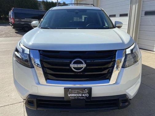 2023 Nissan Pathfinder SV