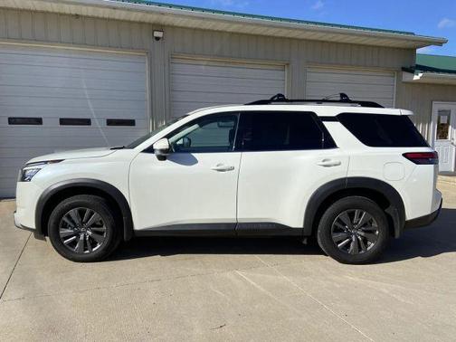 2023 Nissan Pathfinder SV