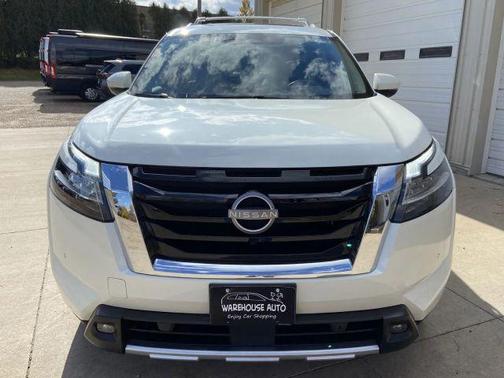 2024 Nissan Pathfinder SL