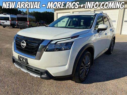 2024 Nissan Pathfinder SL