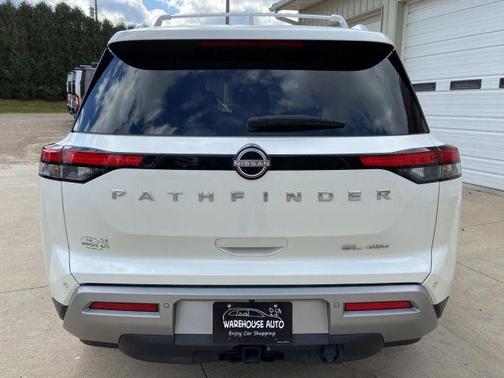 2024 Nissan Pathfinder SL