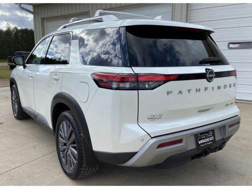 2024 Nissan Pathfinder SL