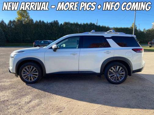 2024 Nissan Pathfinder SL