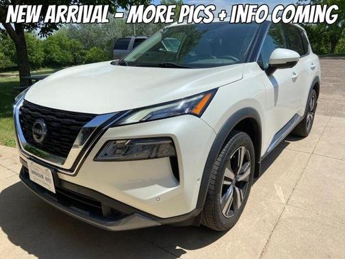White 2023 Nissan Rogue SL
