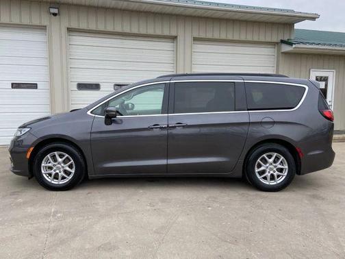 2022 Chrysler Pacifica Touring-L