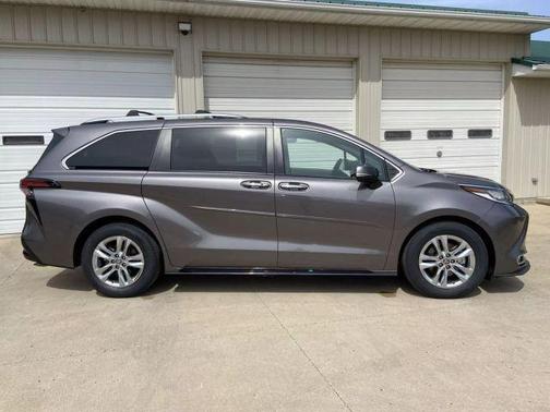 2022 Toyota Sienna Limited