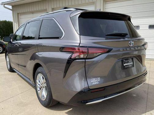 2022 Toyota Sienna Limited