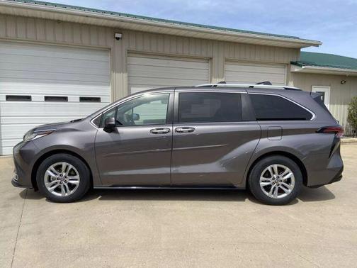 2022 Toyota Sienna Limited