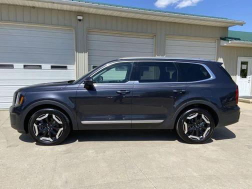 Gray 2025 Kia Telluride S
