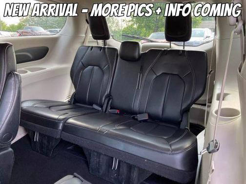 2023 Chrysler Pacifica Touring-L