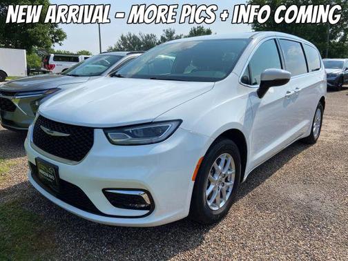 2023 Chrysler Pacifica Touring-L