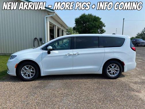 2023 Chrysler Pacifica Touring-L
