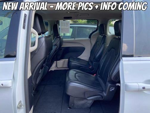 2023 Chrysler Pacifica Touring-L