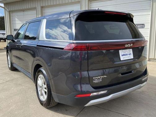2023 Kia Carnival LX