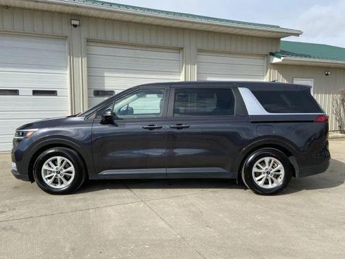 2023 Kia Carnival LX