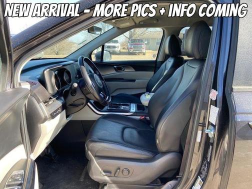 2023 Kia Carnival LX