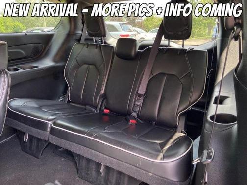 White 2025 Chrysler Pacifica Limited