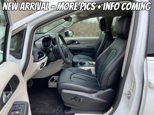 2024 Chrysler Pacifica Touring-L