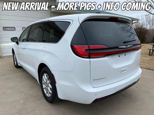 2024 Chrysler Pacifica Touring-L
