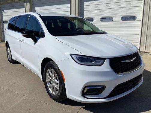 2024 Chrysler Pacifica Touring-L