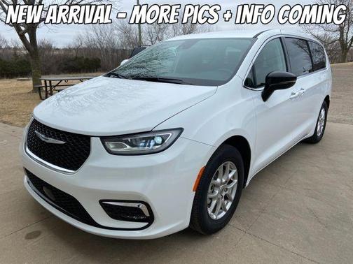 2024 Chrysler Pacifica Touring-L