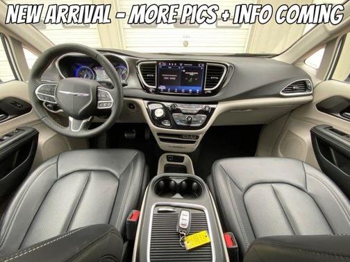 2024 Chrysler Pacifica Touring-L