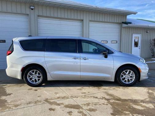 2024 Chrysler Pacifica Touring-L